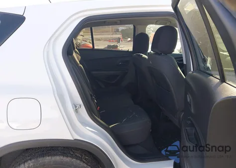 2021 Chevrolet Trax Fwd Ls z USA, uszkodzony, nr VIN KL7CJKSB2MB302241